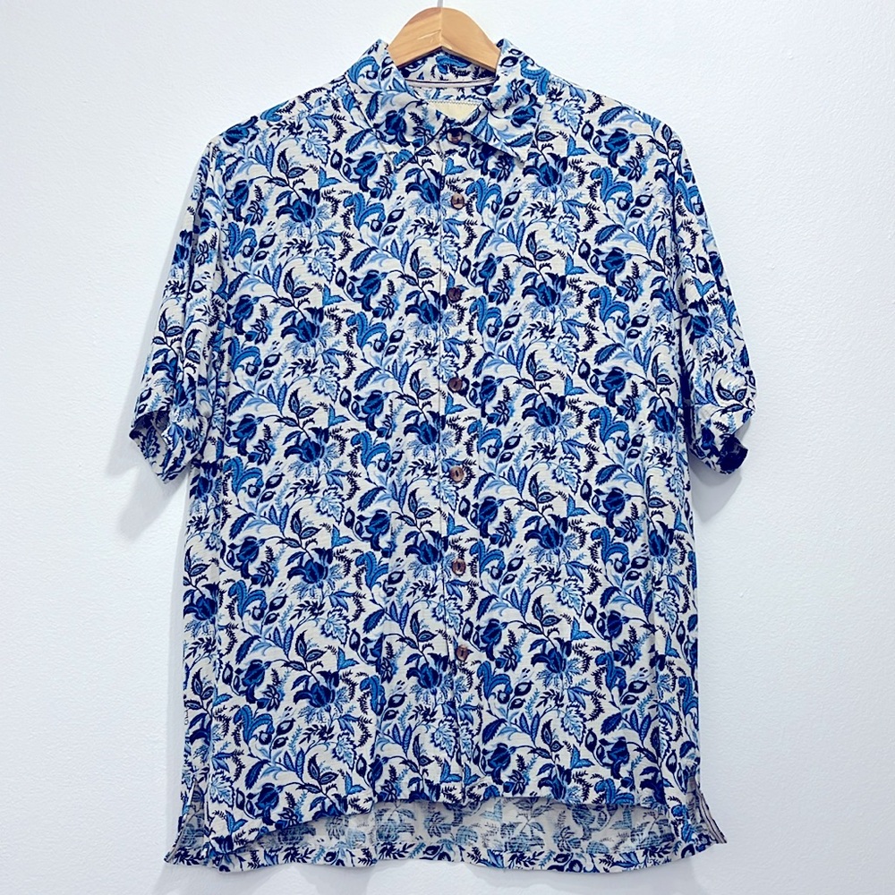 Island Republic Men’s 100% Silk Hawaiian Shirt Size M Button Front floral Blue